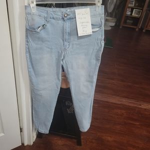 Light Wash skinny Jeans